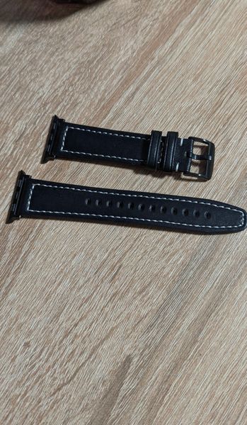 Кожаный ремешок из эко-кожи для смарт-часов, совместимый с Apple Watch 38 mm / 40 mm / 41 mm. Черный цвет Rm-9a фото
