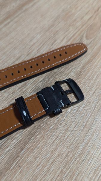 Кожаный ремешок из эко-кожи для смарт-часов, совместимый с Apple Watch 42 mm / 44 mm / 45 mm / 49 mm. Черный цвет Rm-9b фото