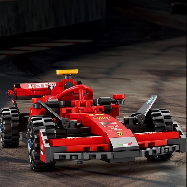 Конструктор Формула 1, Formula 1 &ndash; красный болид, спортивный автомобиль (спорткар), 289 деталей, 22,7&times;9,5&times;5,6 см Cn13 фото